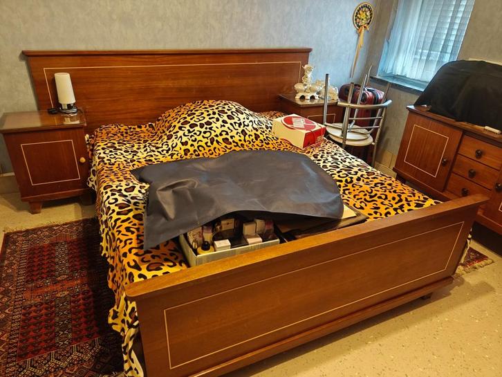 slaapkamer  bed, nachtkastjes,commode . kleekast VASTE PRIJS, Huis en Inrichting, Slaapkamer | Complete slaapkamers, Gebruikt