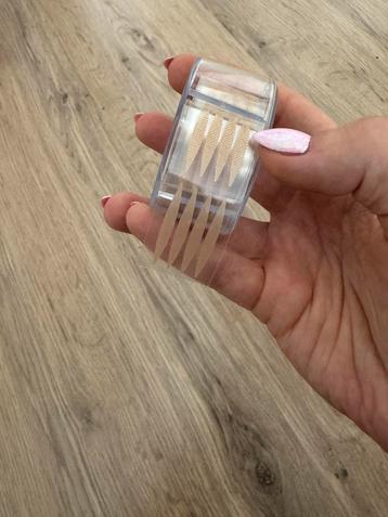 Pleister strips voor hangende oogliden 600 stuks beschikbaar voor biedingen