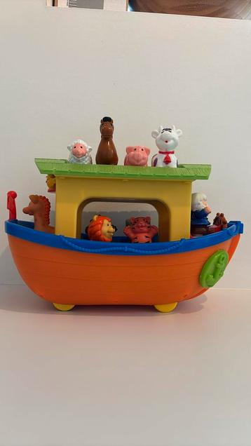 Ark van Noah met 9 dieren en Noah beschikbaar voor biedingen