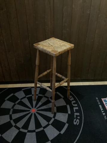 4 houten barkrukken 80cm hoog beschikbaar voor biedingen