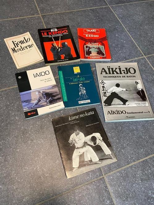 6 livres sur le KENDO - IAIDO - AIKI-JO + KIME NO KATA, Sports & Fitness, Sports de combat & Self-défense, Utilisé, Kendo, Équipement d'arts martiaux