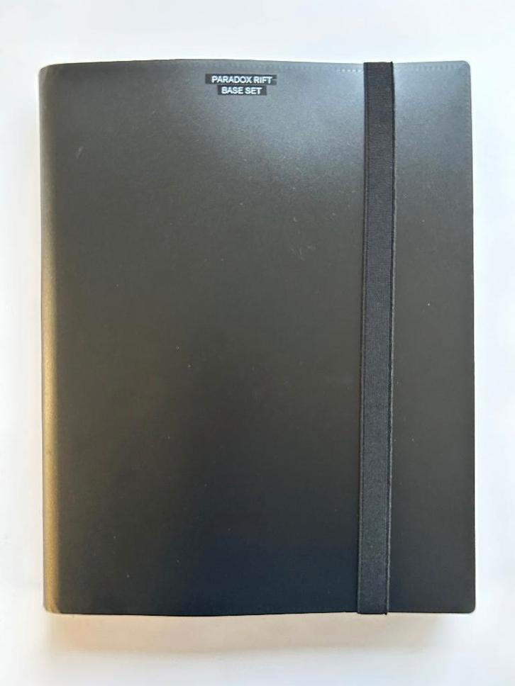 Pokemon Paradox Rift Base Set, Hobby en Vrije tijd, Verzamelkaartspellen | Pokémon, Zo goed als nieuw, Boek of Catalogus, Ophalen of Verzenden