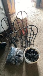 6 zadelhangers,draadisolatoren en 6 drinkbakken