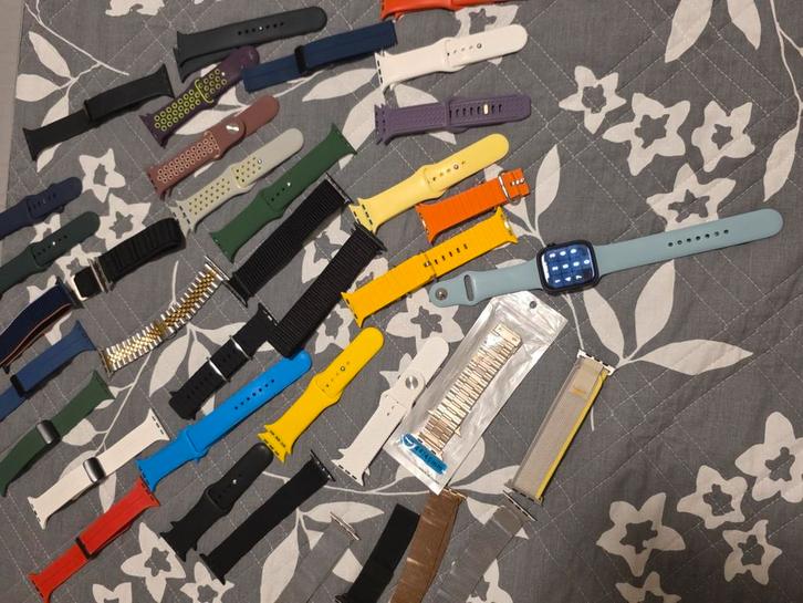 Apple Watch Series 8 (inclusief 36 bandjes) - Complete set", Telecommunicatie, Mobiele telefoons | Apple iPhone, Zo goed als nieuw