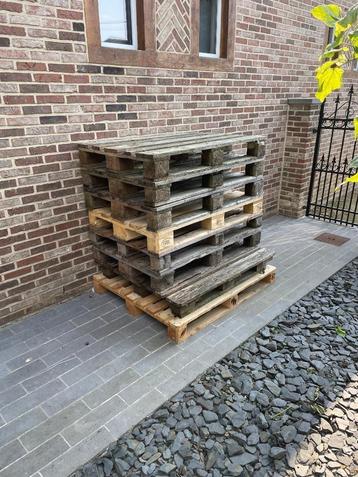 Partij palletten, blok- en europalletten. beschikbaar voor biedingen