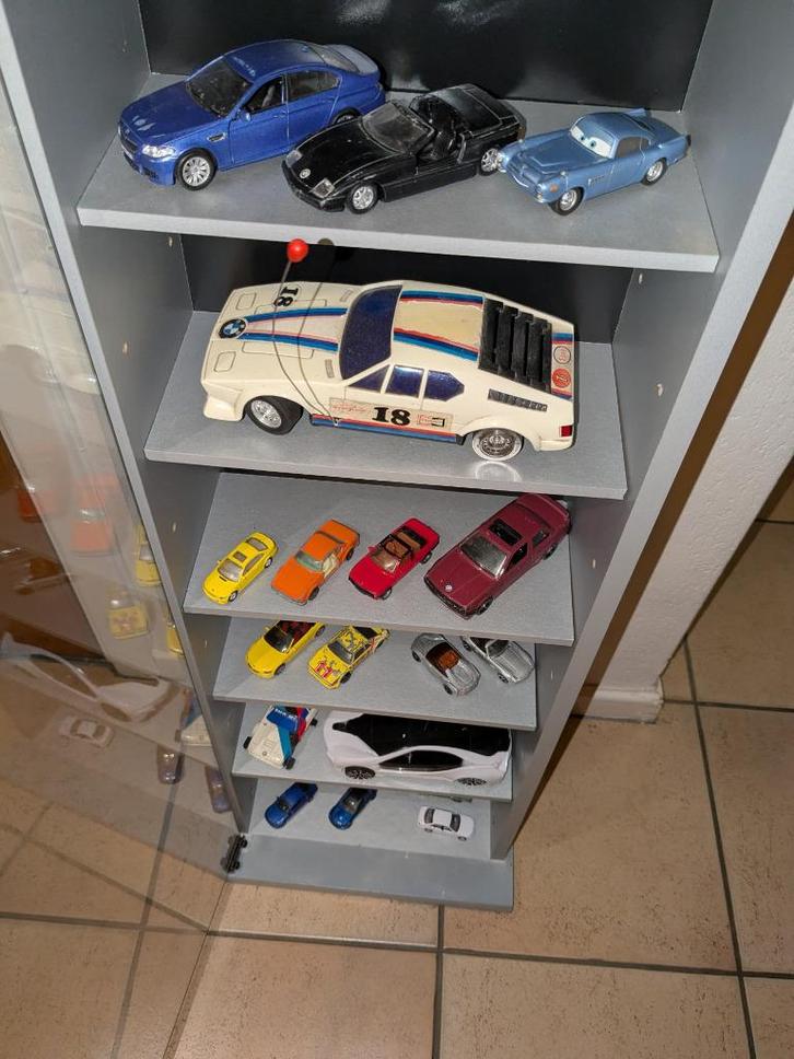 vitrinekastje met BMW-items, Hobby en Vrije tijd, Modelauto's | 1:43, Gebruikt, Auto, Overige merken, Ophalen of Verzenden