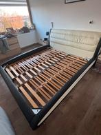 Bed frame, zonder matres of lattenbodem. GRATIS, Huis en Inrichting, Slaapkamer | Bedden, Ophalen, Gebruikt