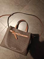 Michael kors emilia bag maat smal, Handtassen en Accessoires, Tassen | Damestassen, Ophalen of Verzenden