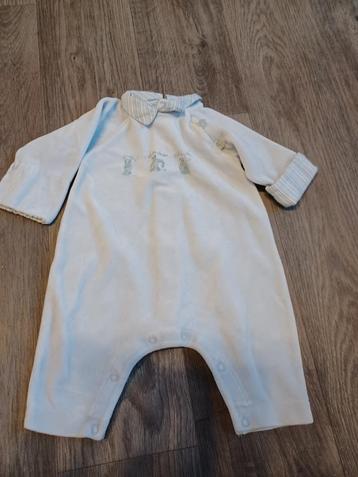 petit bateau,2 pyjamas a 5 euros pièce, taille 1 mois beschikbaar voor biedingen