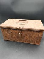oude ijzeren kist met handvat en slot, begin 1900, Antiek en Kunst, Ophalen of Verzenden