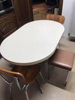 Mooie Retro Tafel 2 stoelen 2 krukjes. Weg wegens verhuis, Huis en Inrichting, Ophalen, Zo goed als nieuw