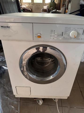 Miele wasmachine en droogkast. Samen 75€