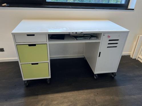 bopita kinder of jongerenbureau + 10 vierkanten kastjes, Huis en Inrichting, Bureaus, Gebruikt, Bureau, Ophalen