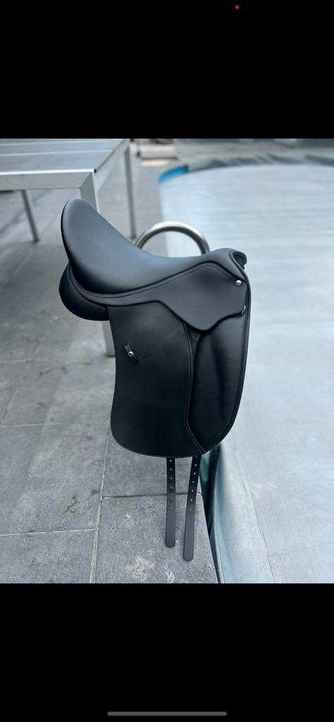 Wintec 500 Dressuur Hart Zwart 17,5 inch, Dieren en Toebehoren, Paarden en Pony's | Zadels, Zo goed als nieuw, Dressuur, Ophalen