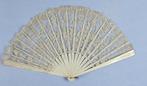 Éventail ancien vintage en dentelle et ivoire d, Enlèvement ou Envoi