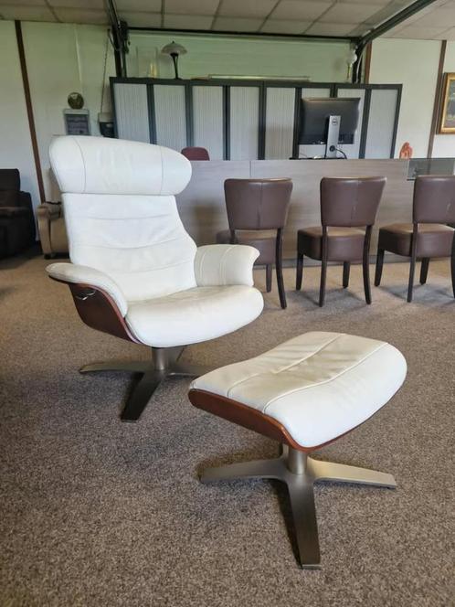 ergonomische design lederen relaxzetel met poef in perfecte, Huis en Inrichting, Stoelen, Zo goed als nieuw, Eén, Leer, Wit, Ophalen