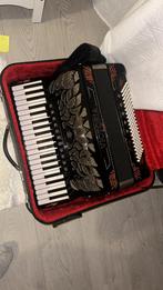 Victoria Fire Cassotto accordeon, Muziek en Instrumenten, Accordeons, Toetsaccordeon, Zo goed als nieuw, 120-bas, Met riemen