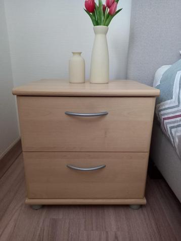 Nachtkastjes  beschikbaar voor biedingen