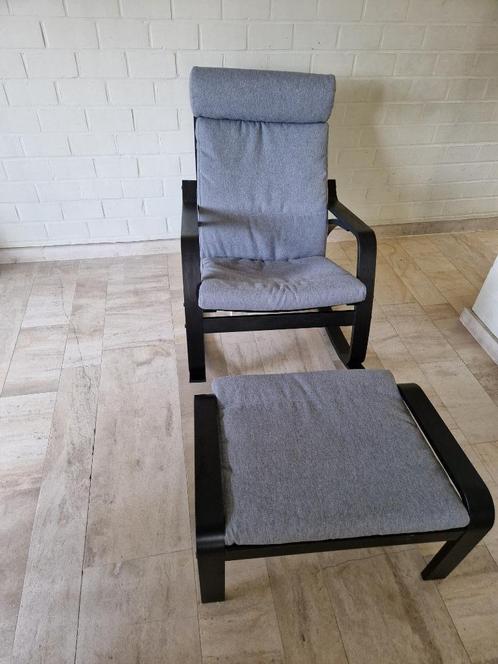 POÄNG Fauteuil en voetenbank, Huis en Inrichting, Fauteuils, Gebruikt, Hout, 50 tot 75 cm, Minder dan 75 cm, Ophalen