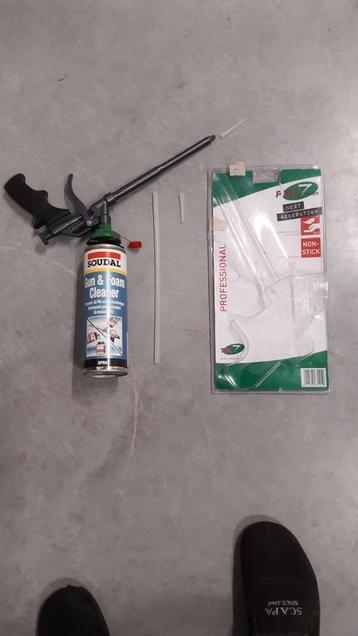 Pistool van polyurethaanschuim beschikbaar voor biedingen