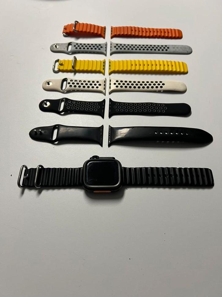 Apple watch serie 7 45 mm avec plusieurs bracelets, Handtassen en Accessoires, Smartwatches, Zo goed als nieuw, Zwart, Conditie