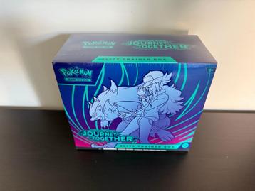 Pokémon SV09 Journey Together (ETB) Elite Trainer Box, Enlèvement ou Envoi, Neuf, Booster box, Foil