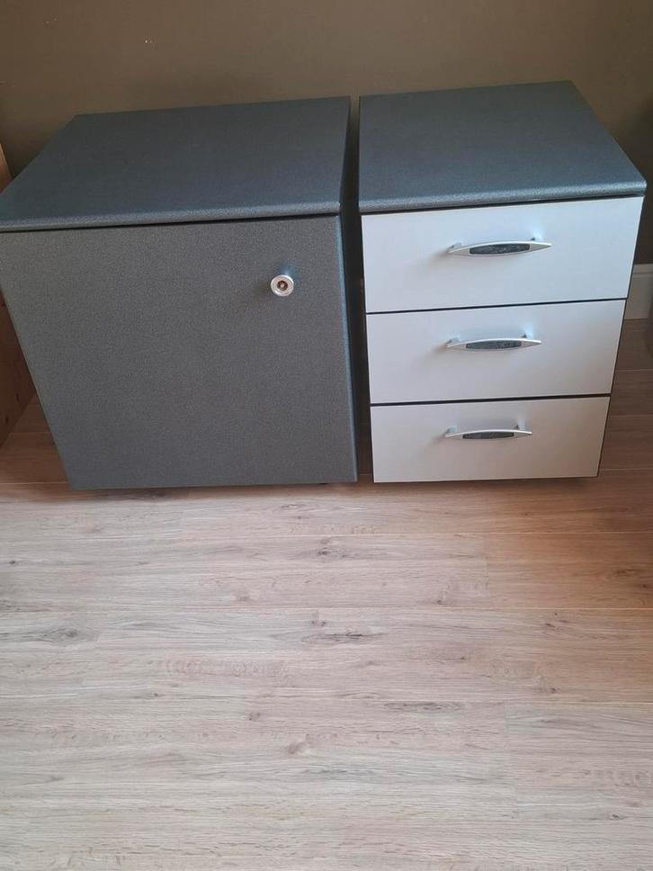 Ruime stevige kast en twee opbergkasten met lades op wielen., Huis en Inrichting, Kasten | Ladekasten, Ophalen