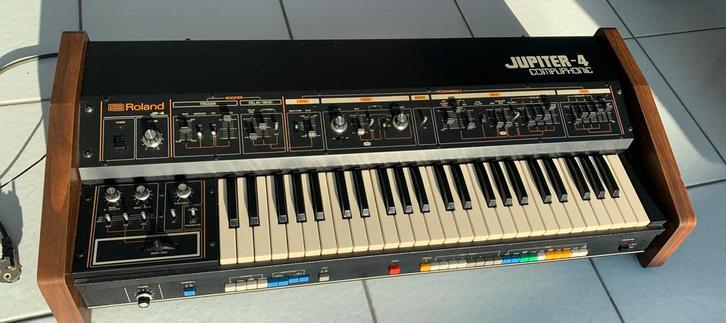 Roland jupiter 4 vintage !, Muziek en Instrumenten, Keyboards, Zo goed als nieuw, Roland, Ophalen of Verzenden