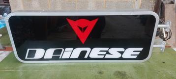Dainese verlicht bord  beschikbaar voor biedingen
