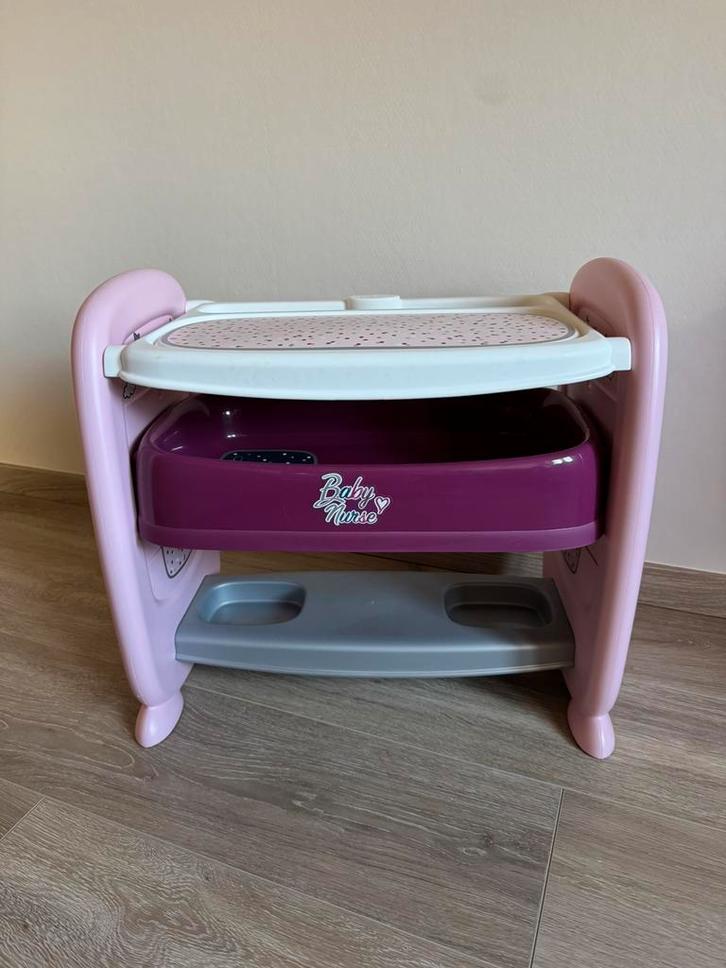 Poppenbed - verzorgingstafel, Kinderen en Baby's, Speelgoed | Poppen, Zo goed als nieuw, Ophalen