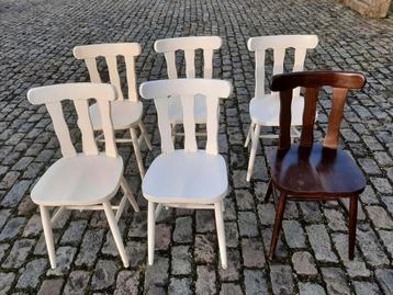 6 chaises Bistrot en bois À REPEINDRE  beschikbaar voor biedingen