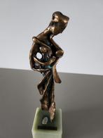 Oud bronzen beeldje van moeder met kind, Antiek en Kunst, Ophalen