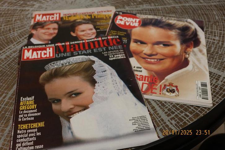MAGAZINES ou coupures familles Royales Belgique, Collections, Revues, Journaux & Coupures, Journal ou Magazine, Enlèvement