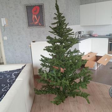 Mooie grote kerstboom zonder voet hoogte 1m95, dia 1m42 beschikbaar voor biedingen