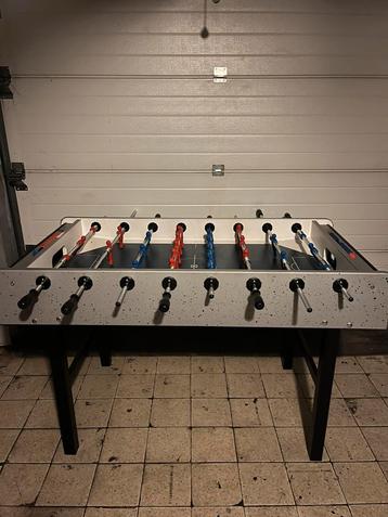 Voetbaltafel beschikbaar voor biedingen