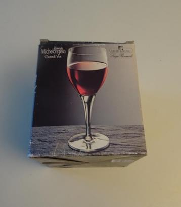 4 verres à vin rouge