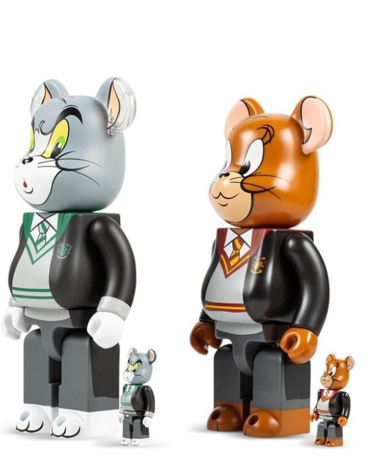 400% and 100% bearbrick Tom and Jerry (Hogwarts House Robes), Verzamelen, Poppetjes en Figuurtjes, Zo goed als nieuw, Ophalen of Verzenden