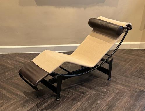 Cassina LC4 Corbusier 100% origineel 'Ecru edition', Huis en Inrichting, Zetels | Zetels en Chaises Longues, Zo goed als nieuw