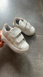Basket adidas taille 23, Enfants & Bébés, Vêtements de bébé | Chaussures & Chaussettes, Enlèvement, Comme neuf