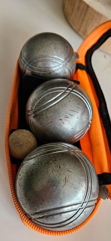 Oude petanque bollen beschikbaar voor biedingen