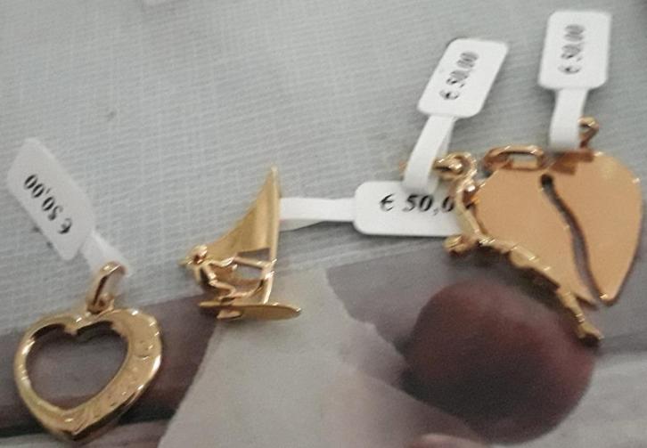 Pendentifs plaqué or neuf (prix légèrement négociable), Handtassen en Accessoires, Kettinghangers, Nieuw, Goud, Goud, Ophalen