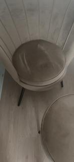 Te koop een master stoel met bijhorende poef, Huis en Inrichting, Ophalen, Zo goed als nieuw