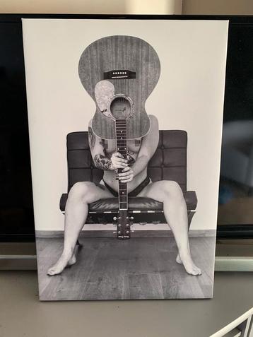 Vrouw met gitaar, 40cm x 60cm beschikbaar voor biedingen