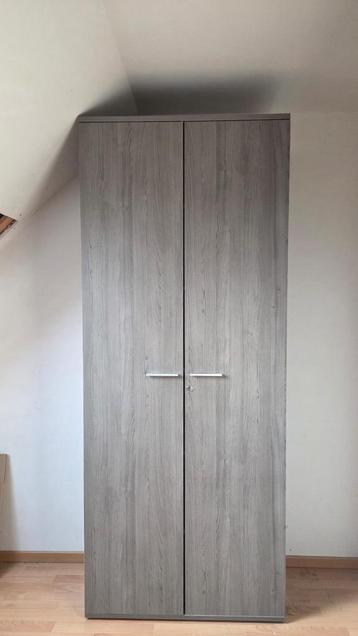 Kast 90 x 40  x 220 beschikbaar voor biedingen