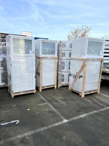 Déstockage - Portes de services PVC en stock à bas prix beschikbaar voor biedingen
