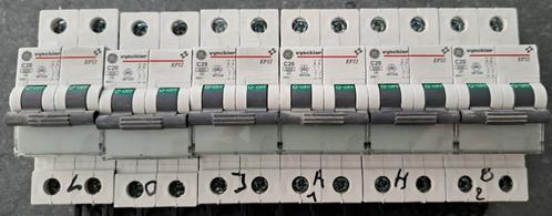 6 zekeringen c20 Vynckier, Doe-het-zelf en Bouw, Elektriciteit en Kabels, Gebruikt, Ophalen