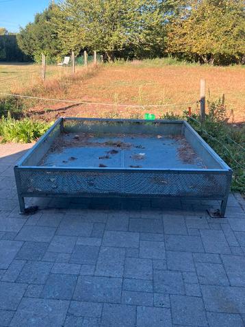 Hooiruif/voederbak beschikbaar voor biedingen