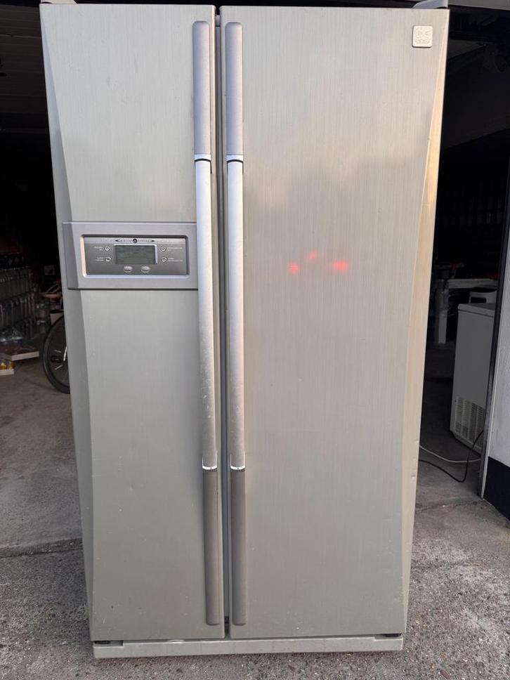 grote Amerikaanse koelkast met vries- en koelgedeelte, Elektronische apparatuur, Koelkasten en IJskasten, Zo goed als nieuw, Ophalen