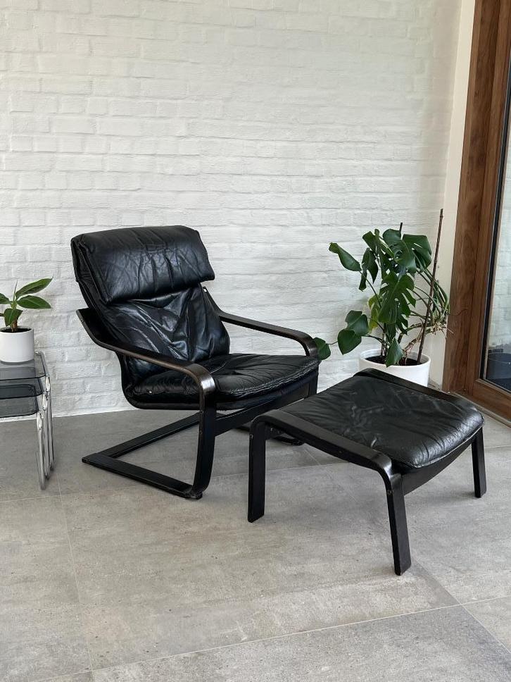 IKEA Poäng Black on Black Leather – Vintage jaren ’90, Antiek en Kunst, Antiek | Meubels | Stoelen en Sofa's, Ophalen