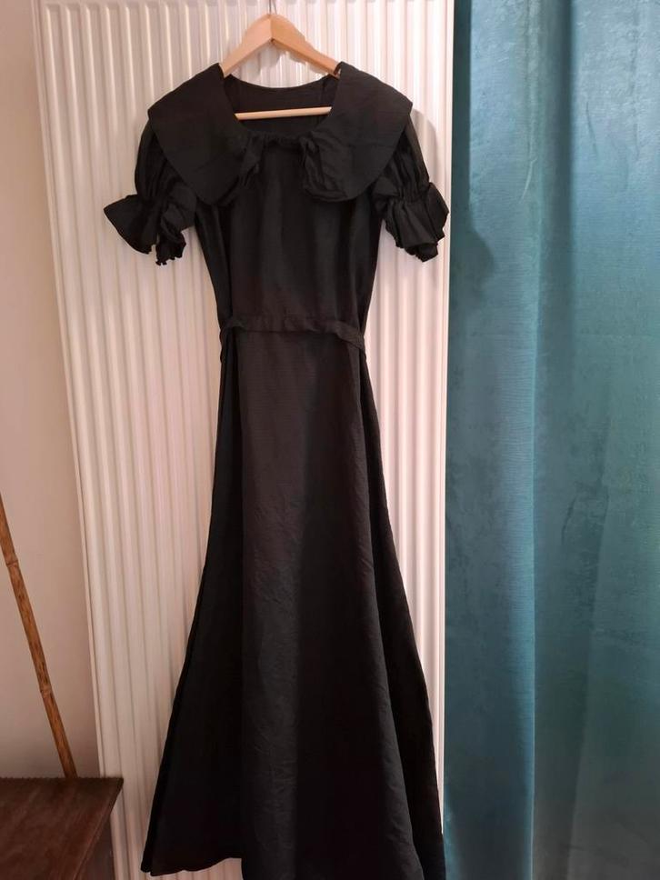 Robe de bal 1930 avec une traîne, Antiek en Kunst, Antiek | Kleding en Textiel, Dames, Ophalen of Verzenden